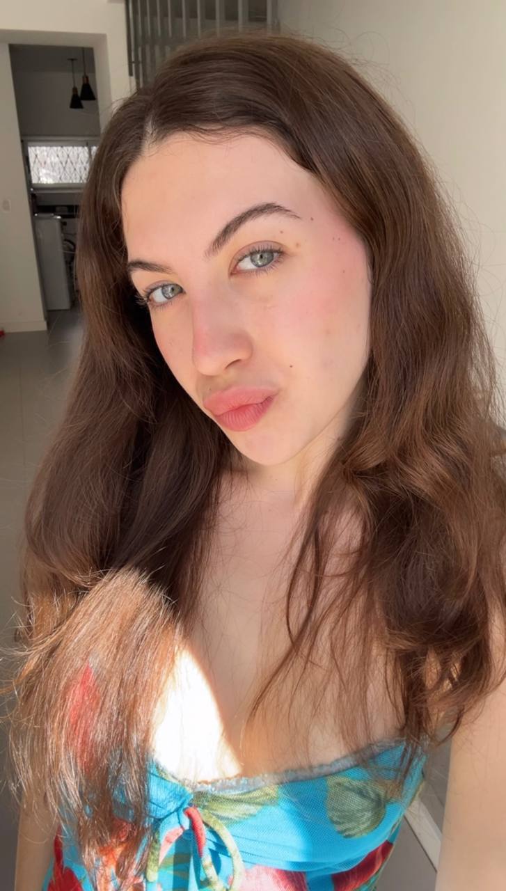 Nude girl Amber in Asmara