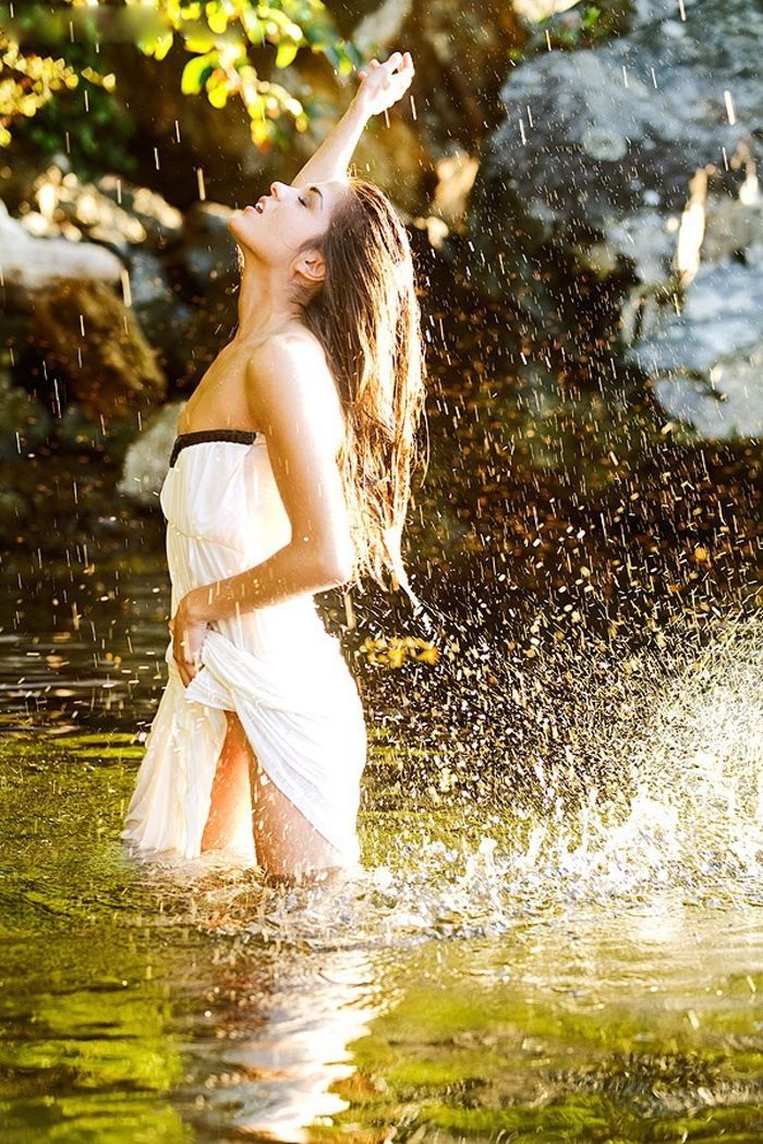 Marie Avgeropoulos in Asmara