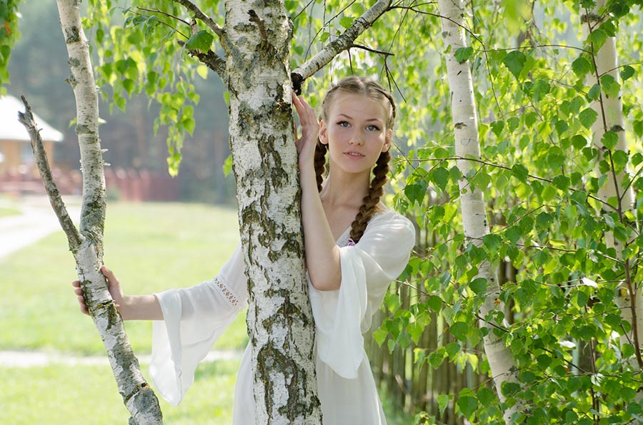 Women in Slavic costumes in Asmara